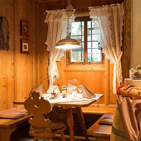 Hotell Alpenrast Tyrol 3*